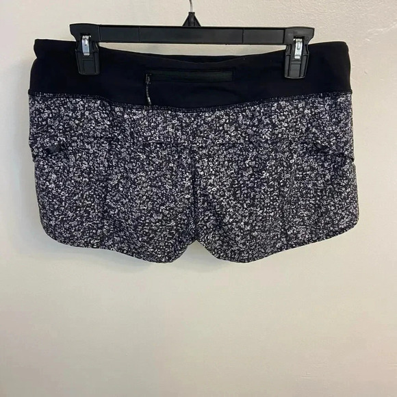 Lululemon Speed Shorts Black & White Daisy Dust size 8 - Picture 5 of 6